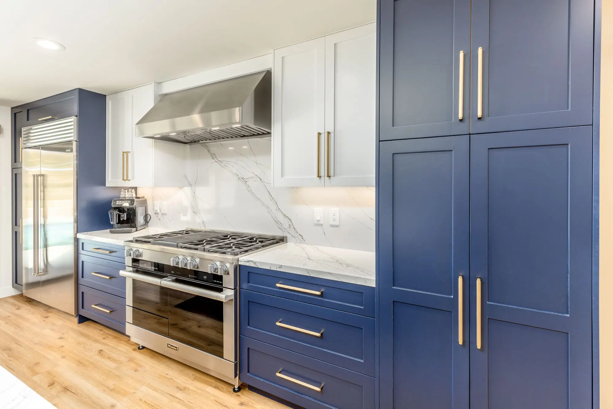 kitchen remodel blue accent